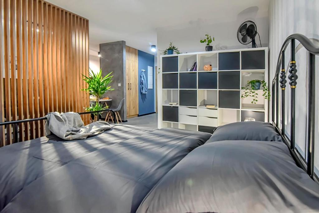 Llit o llits en una habitació de Apartament na Zlotej Podkowie 2