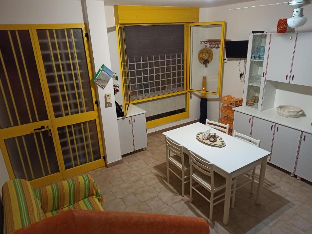 Kuchyň nebo kuchyňský kout v ubytování Casa Gialla