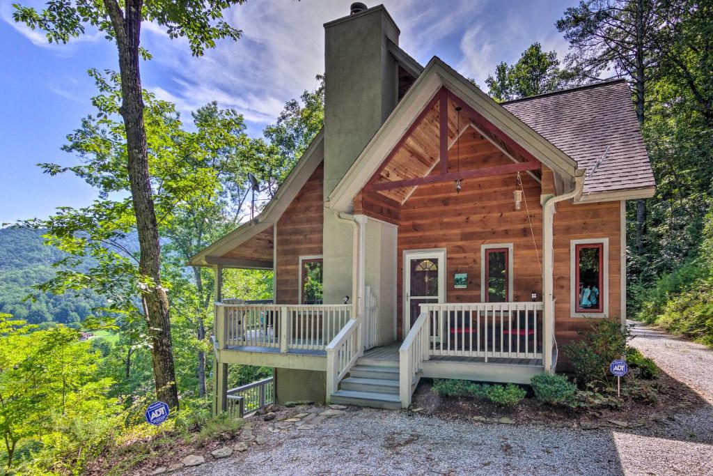 Serene Franklin Escape with Mtn Views Near Downtown, Franklin (updated