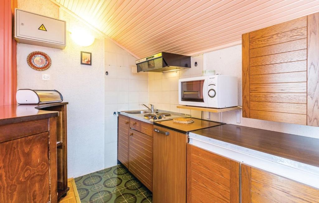 Kuchnia lub aneks kuchenny w obiekcie Apartments with a parking space Lovran, Opatija - 7673