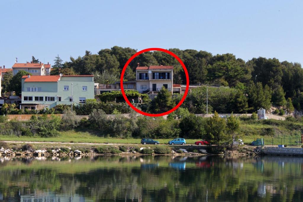 Apartments with parking space Pula - 7681