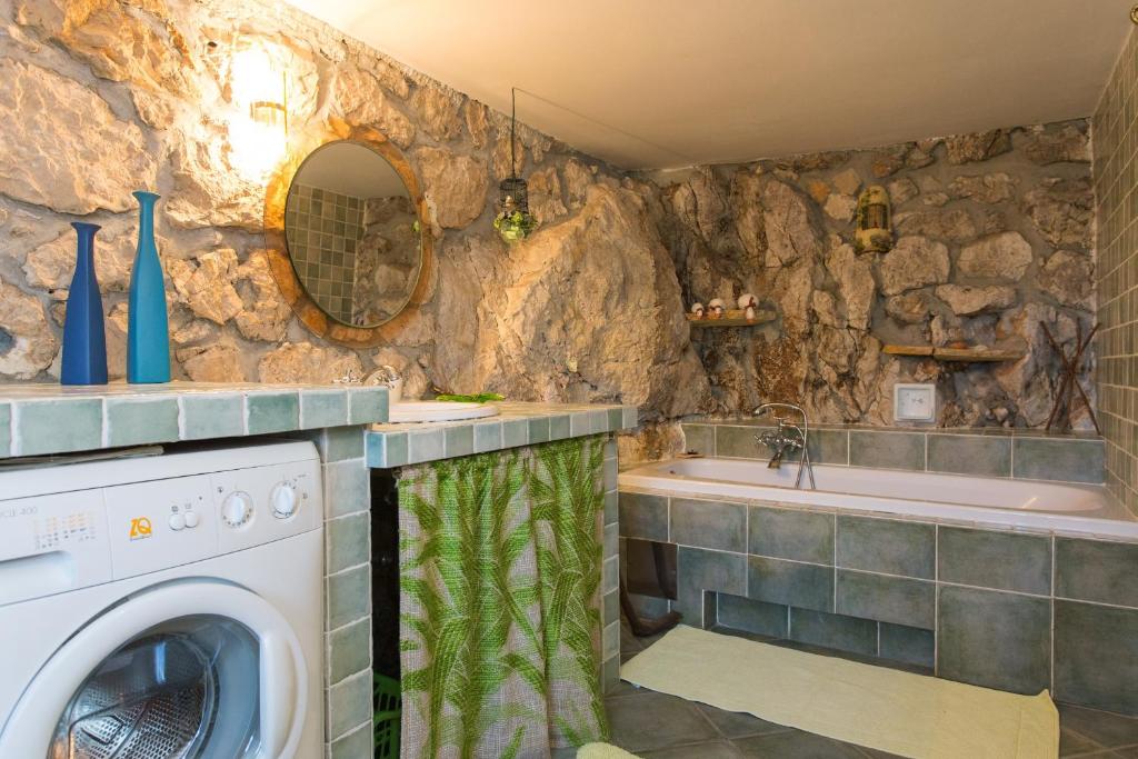 Fotografie z fotogalerie ubytování Family friendly house with a parking space Sveta Jelena, Opatija - 7729 v destinaci Martina