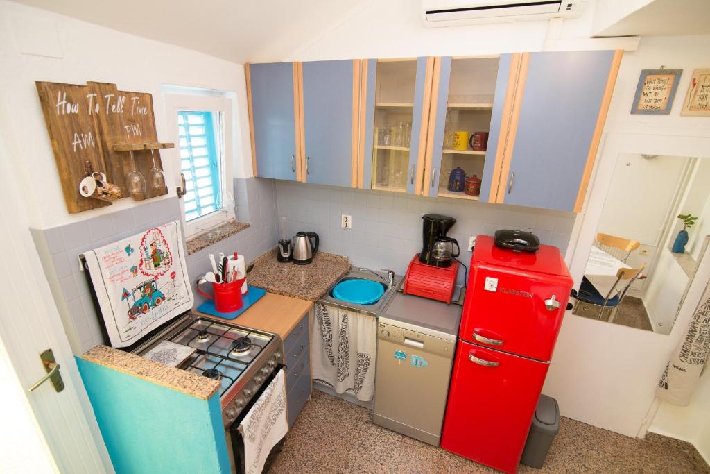 Kuchyň nebo kuchyňský kout v ubytování Apartments by the sea Veli Losinj, Losinj - 7959