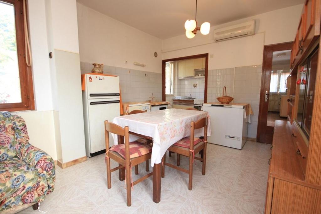 Zdjęcie z galerii obiektu Apartments with a parking space Lovran, Opatija - 7807 w mieście Lovran