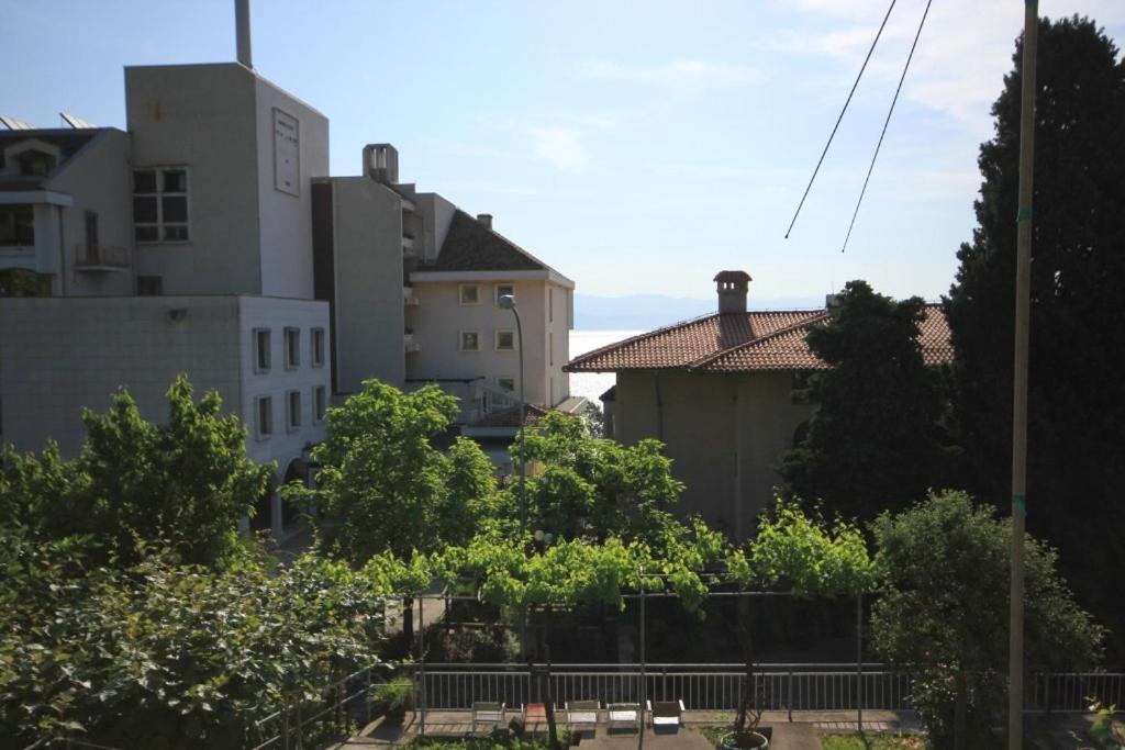 Zdjęcie z galerii obiektu Apartments with a parking space Lovran, Opatija - 7807 w mieście Lovran
