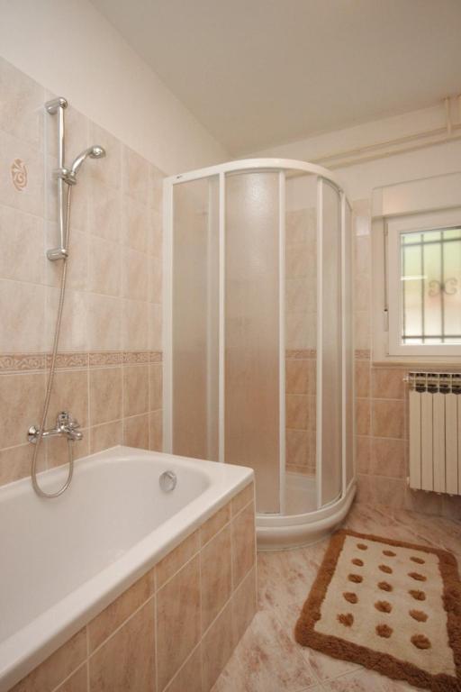 Fotografia z galérie ubytovania Apartments with a parking space Opatija - 7857 v destinácii Opatija