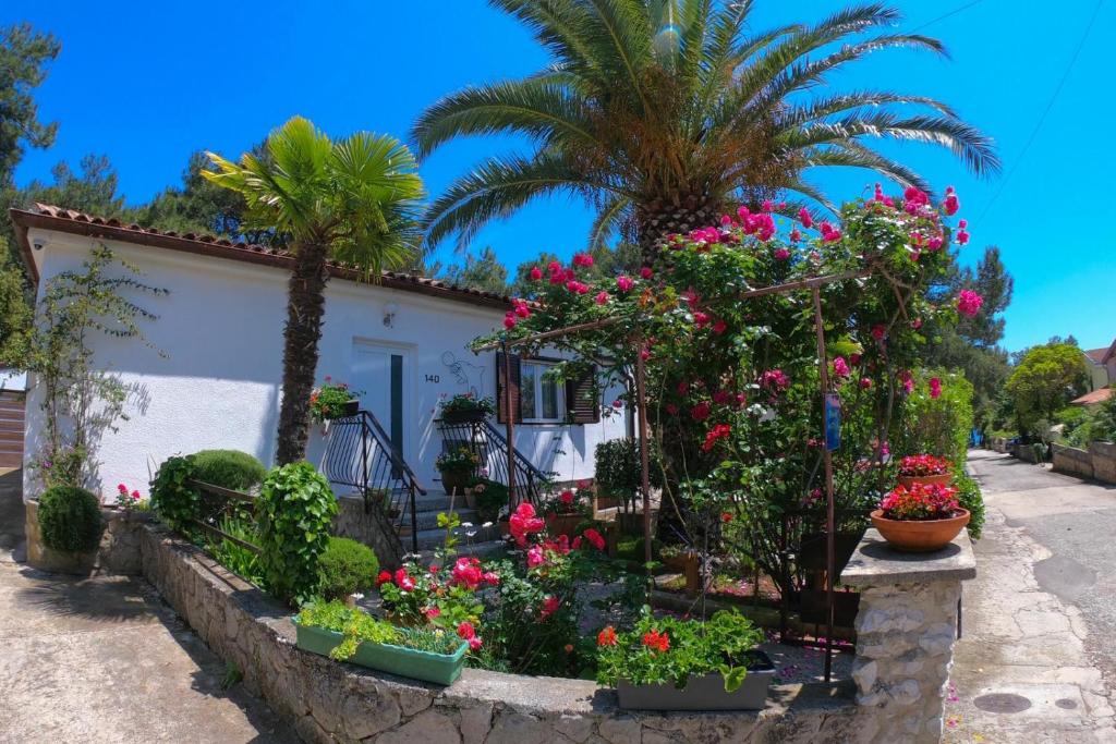 Taman di luar Apartments by the sea Artatore, Losinj - 8020