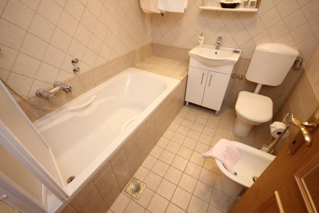 Fotografia z galérie ubytovania Apartments with a parking space Cres - 7985 v Cresi