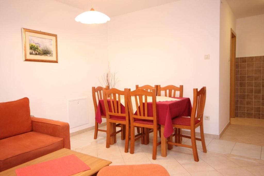 Fotografia z galérie ubytovania Apartments with a parking space Cres - 7985 v Cresi