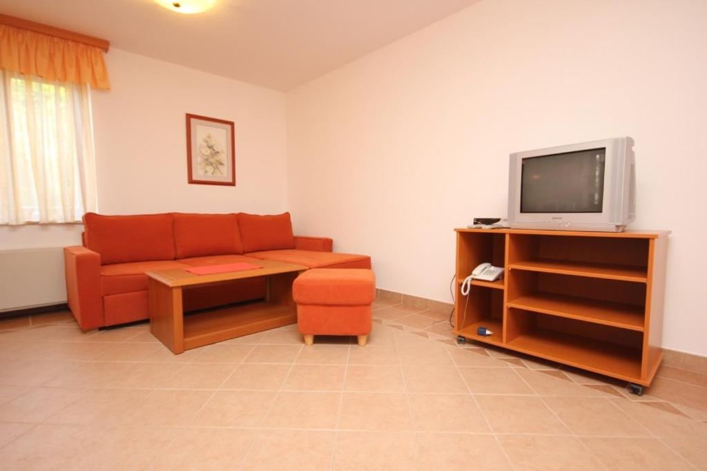 Fotografia z galérie ubytovania Apartments with a parking space Cres - 7985 v Cresi