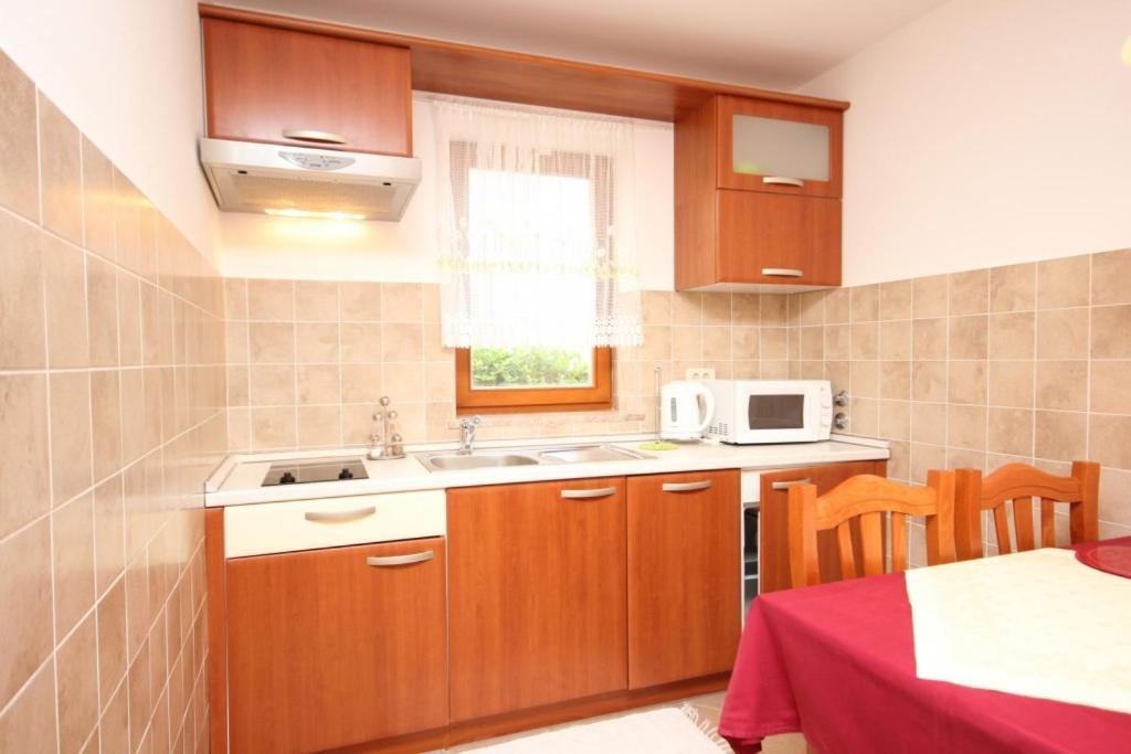 Fotografia z galérie ubytovania Apartments with a parking space Cres - 7985 v Cresi