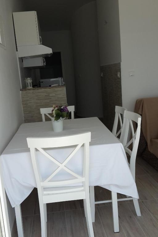 Fotografia z galérie ubytovania Apartments by the sea Rastici, Ciovo - 9208 v Trogiri