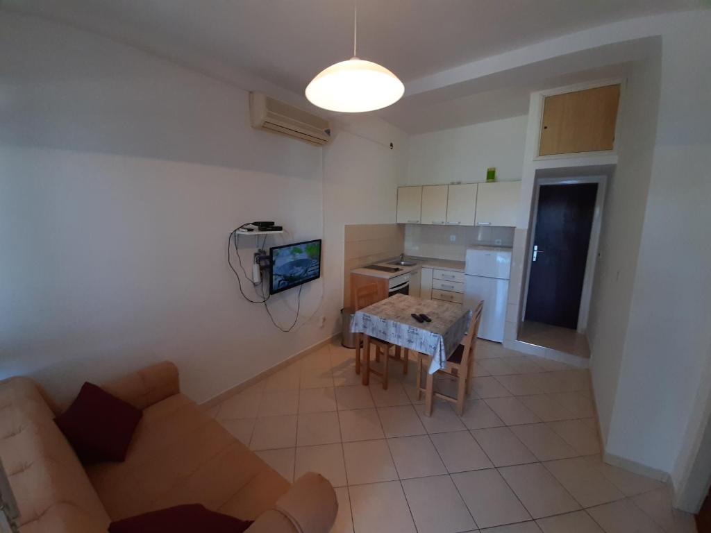 Kuchyňa alebo kuchynka v ubytovaní Apartments by the sea Lumbarda, Korcula - 9236