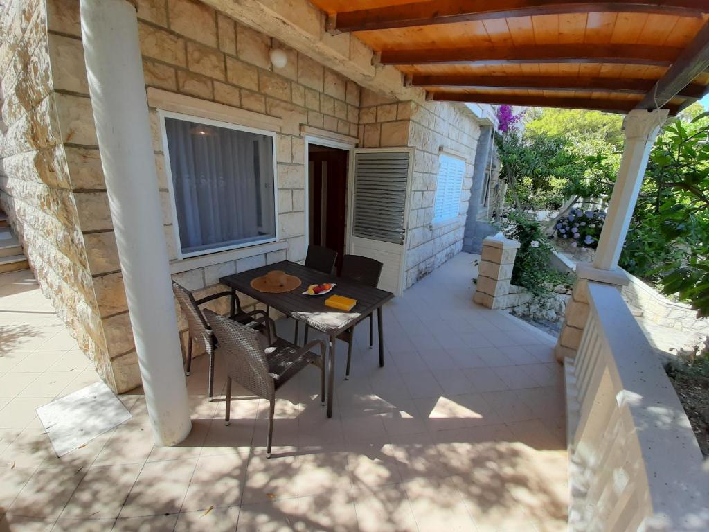 Balkón alebo terasa v ubytovaní Apartments by the sea Lumbarda, Korcula - 9236