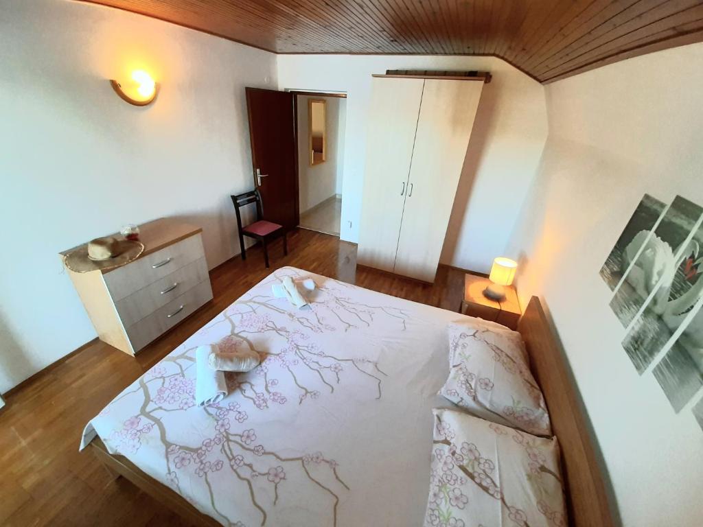 Posteľ alebo postele v izbe v ubytovaní Apartments by the sea Lumbarda, Korcula - 9236
