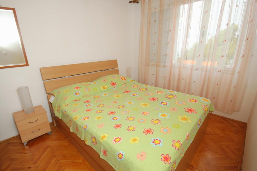 Postel nebo postele na pokoji v ubytování Apartments by the sea Brna, Korcula - 9296