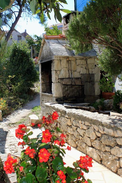 Zdjęcie z galerii obiektu Apartments by the sea Lumbarda, Korcula - 9260 w mieście Lumbarda