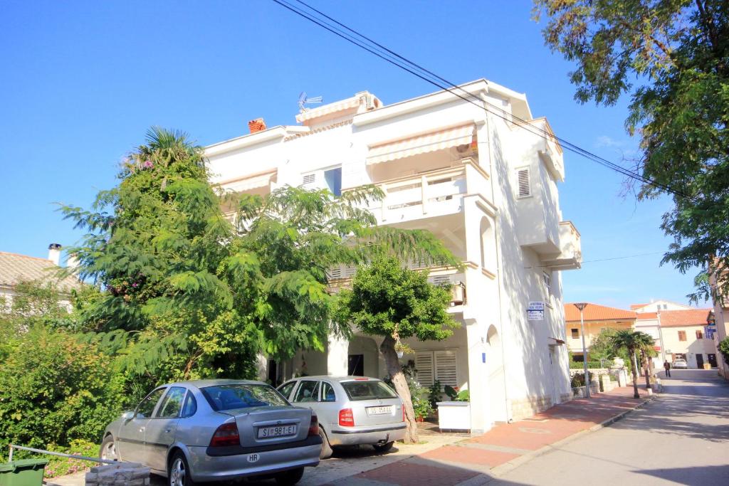 Το κτήριο όπου στεγάζεται  το διαμέρισμα