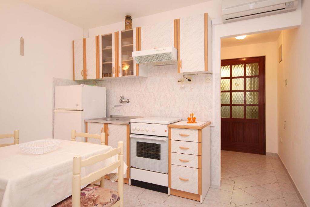 Kuchyň nebo kuchyňský kout v ubytování Apartments by the sea Prizba, Korcula - 9276