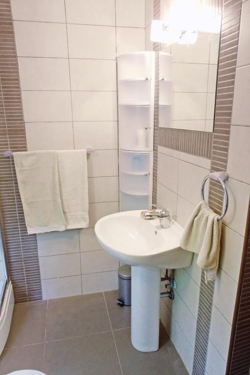 Kúpeľňa v ubytovaní Apartment Veli Losinj 8029b