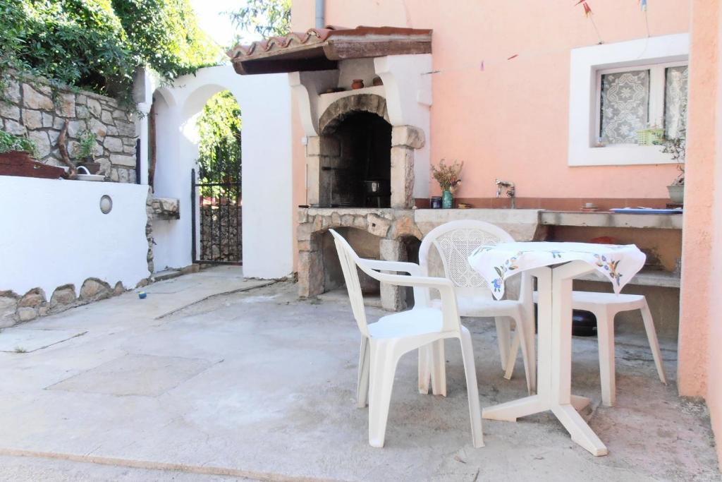 Patio alebo iná vonkajšia časť ubytovania Apartment Veli Losinj 8029b