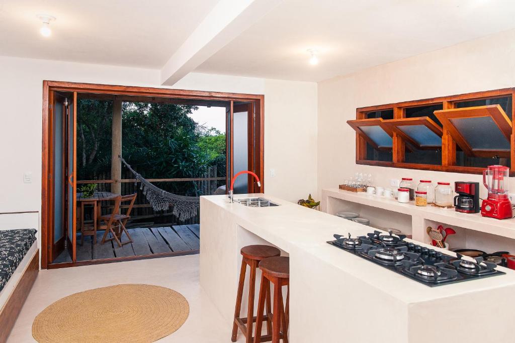 a kitchen with a counter and a stove top oven at Mirante Caraiva in Caraíva