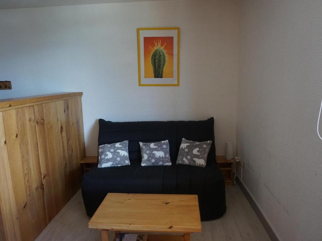 Posedenie v ubytovaní Studio cabine 27m², 4 pers, au pied des pistes, proche commerces - FR-1-636-211