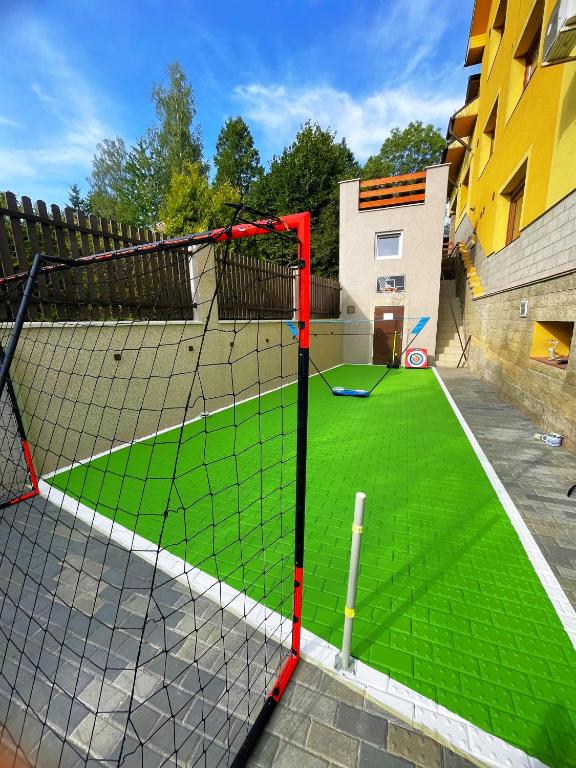 Tenis a/nebo squash v ubytování MAXOVO KRÁLOVSTVÍ nebo okolí