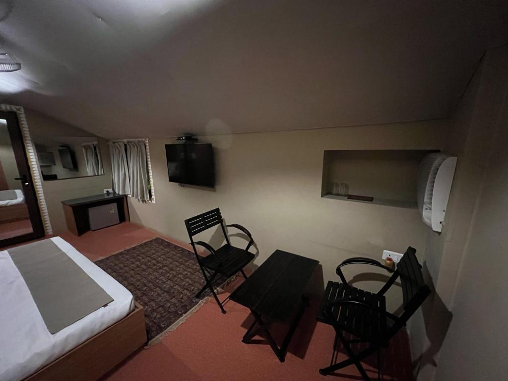Pandu Pokhar Eco Adventure Resort - Double Double Double Room