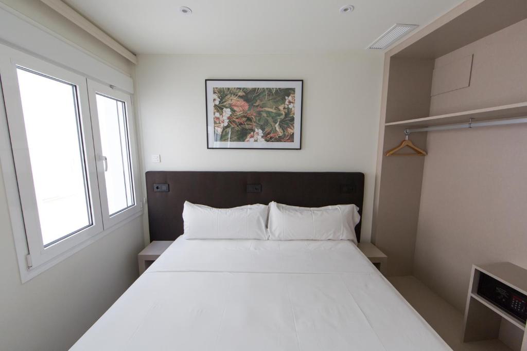 A bed or beds in a room at Apartamentos Centro Jardines