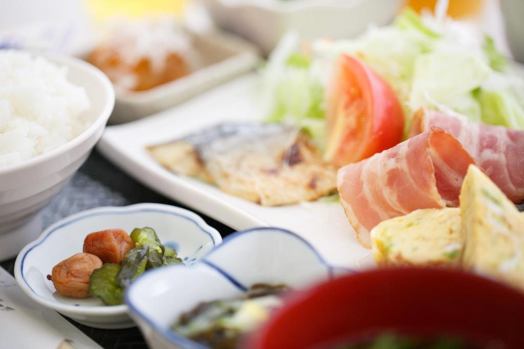 ホテルの敷地内または近くでの食事または食べ物