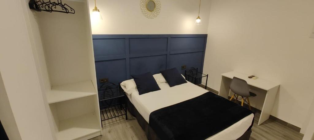 Postel nebo postele na pokoji v ubytování ROOMS Los MONTES