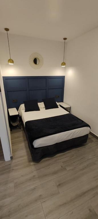 Postel nebo postele na pokoji v ubytování ROOMS Los MONTES