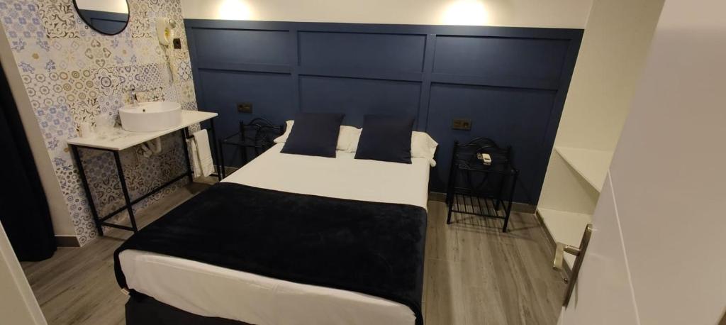 Postel nebo postele na pokoji v ubytování ROOMS Los MONTES