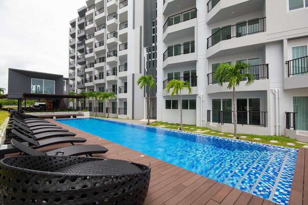 Bazén v ubytování Mantra Beach condominium M257 nebo v jeho okolí
