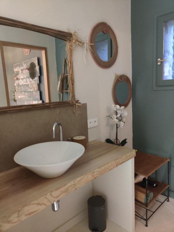 a bathroom with a white bowl sink on a counter at chambre d&#39;hôtes Et Puis Voilà! in Murs