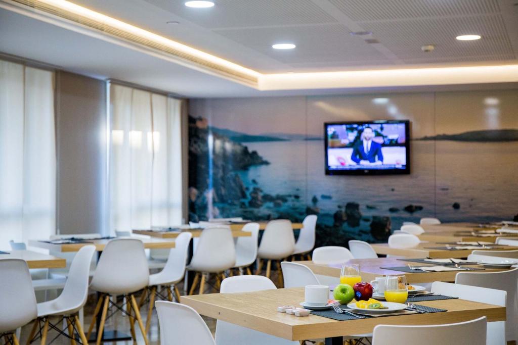 TV a/nebo společenská místnost v ubytování Hotel Gelmírez