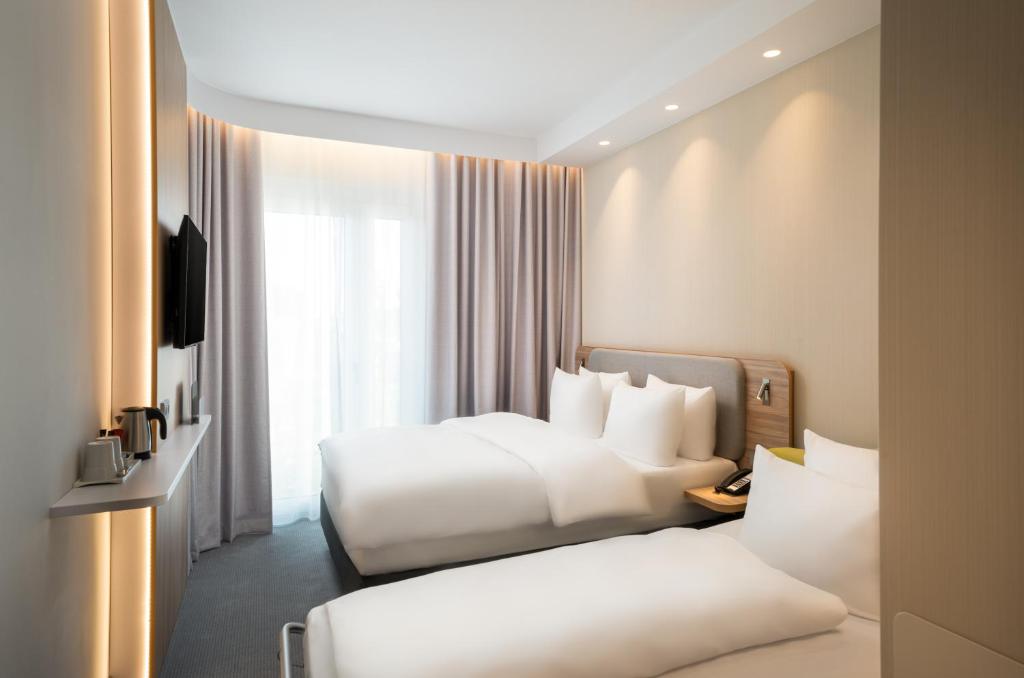 Holiday Inn Express - Rosenheim by IHG - Standard Queen Room With Sofa Bed - Non-Smoking