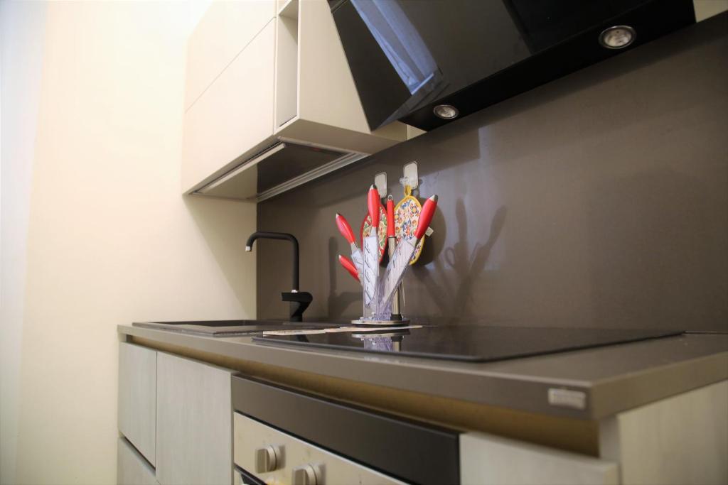 A kitchen or kitchenette at L'infatata Suite Apartment