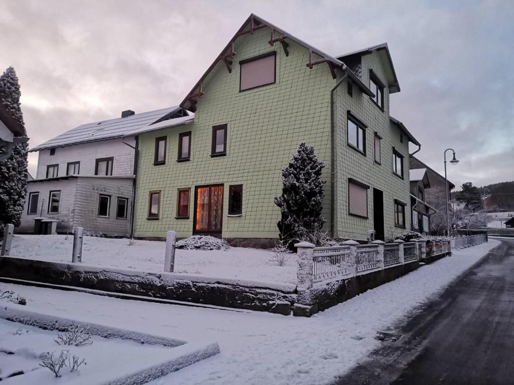 Gehlberger Landhaus am Schneekopf / Ferienwohnung saat musim dingin