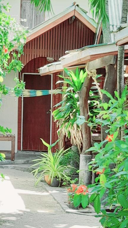Zahrada ubytování Beer's House Bungalows เบียร์เฮ้าส์บังกะโล