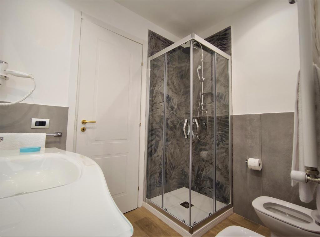 A bathroom at L'infatata Suite Apartment