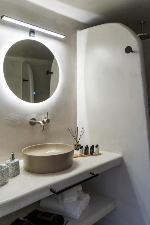 Koupelna v ubytování Lavadoze Luxury Suites