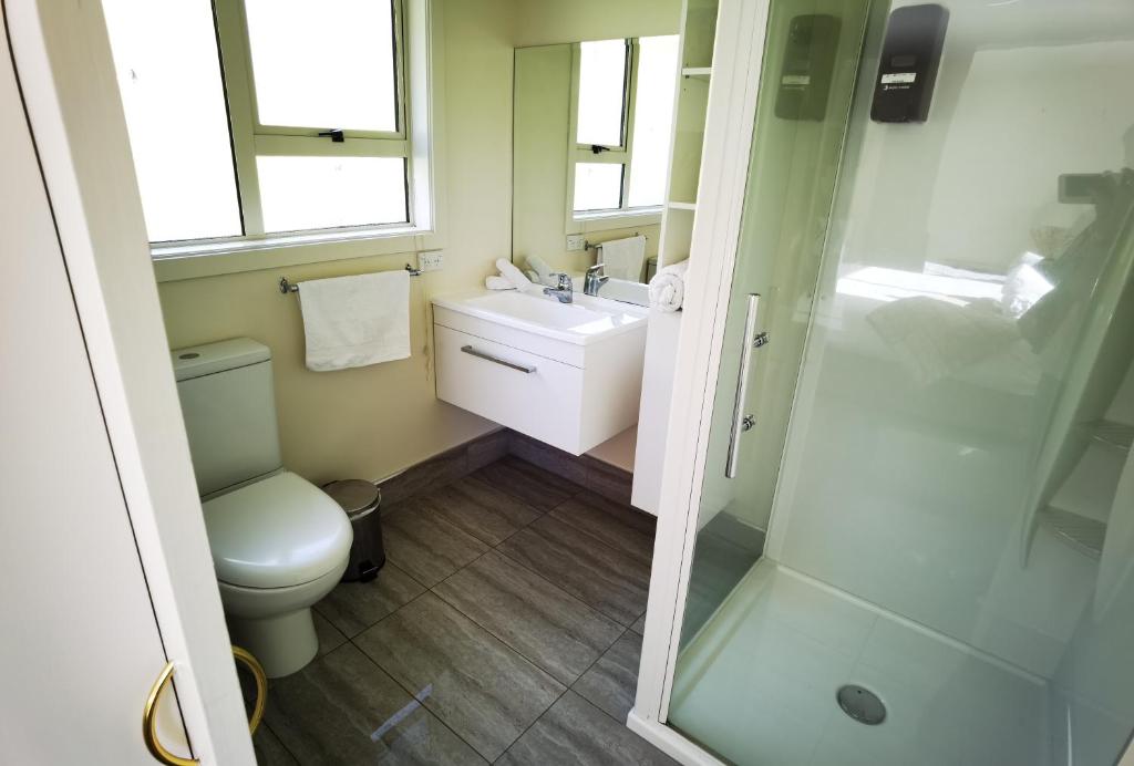 Kea by the Lake - Resim 26