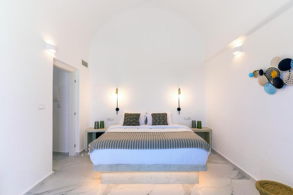 Postel nebo postele na pokoji v ubytování Lavadoze Luxury Suites