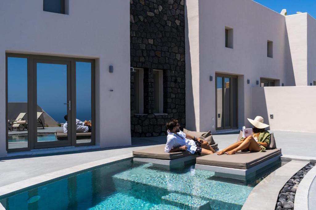 Bazén v ubytování Lavadoze Luxury Suites nebo v jeho okolí