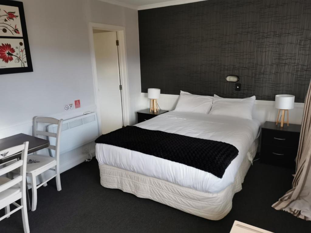 Kea by the Lake - Resim 36