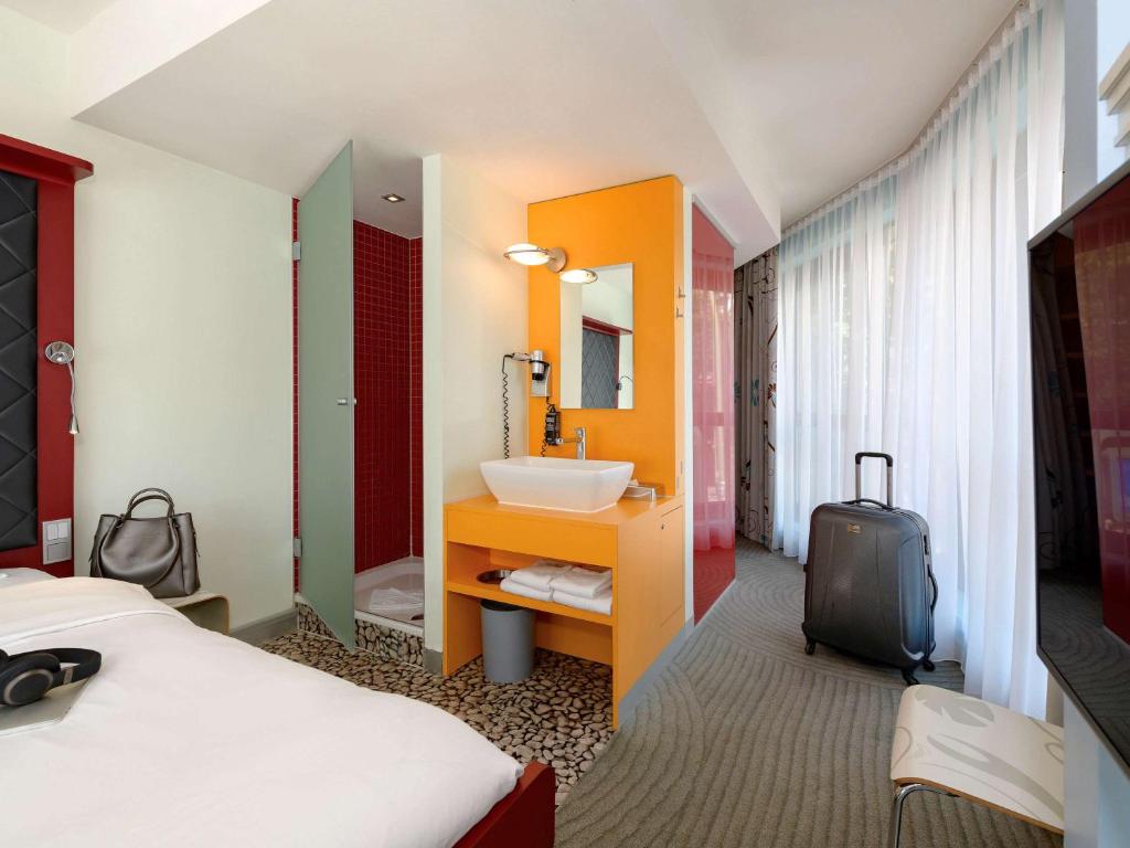Postel nebo postele na pokoji v ubytování ibis Styles Hotel Berlin Mitte