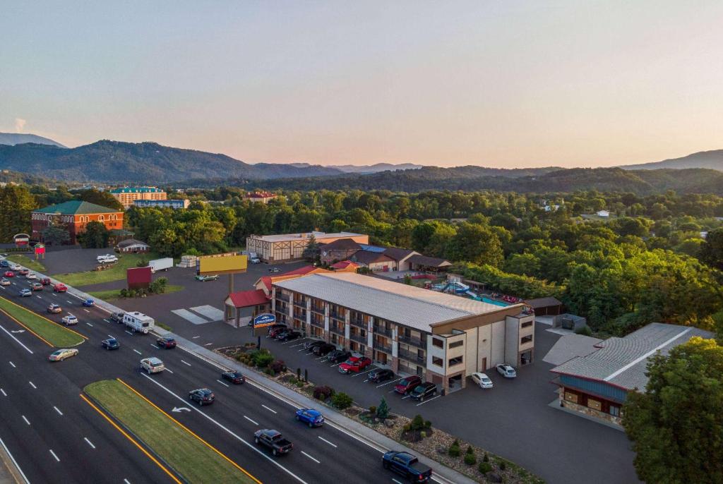 an aerial view of a building and a parking lot at Howard Johnson by Wyndham Pigeon Forge in Pigeon Forge