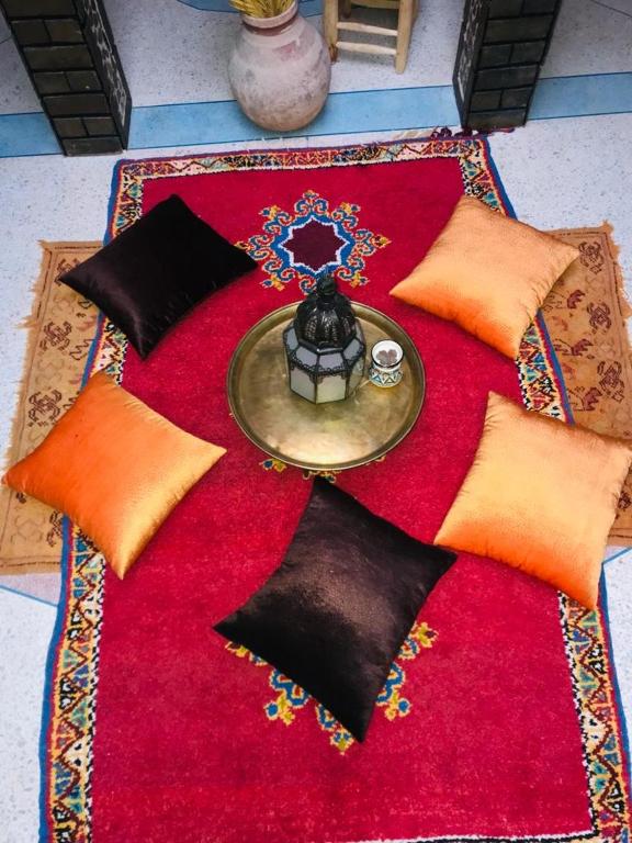 Część wypoczynkowa w obiekcie Berber Nomad Kasbah